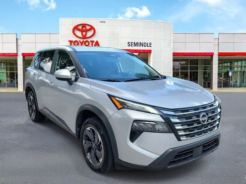 Used 2025 Nissan Rogue SV AWD/4WD image 2