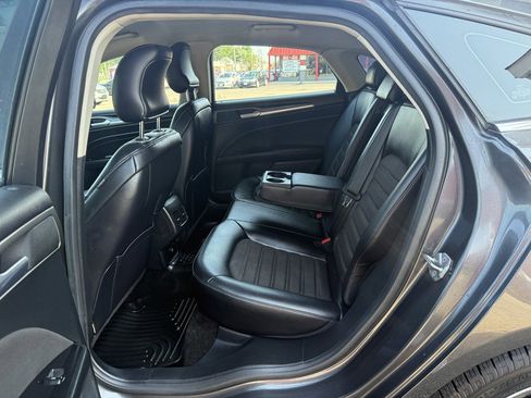 Used 2017 Ford Fusion SE w/ Equipment Group 201A FWD image 19