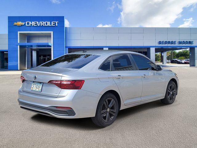 Used 2023 Volkswagen Jetta SE w/ Black Wheel Package FWD image 4