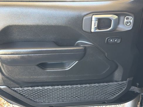 Used 2021 Jeep Gladiator Sport AWD/4WD image 3