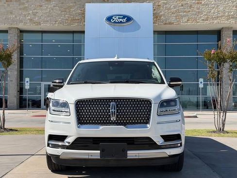 Used 2021 Lincoln Navigator L Reserve w/ Luxury Package RWD image 2