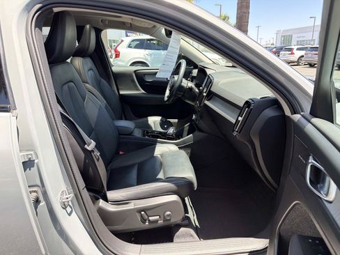 Certified 2024 Volvo XC40 B5 Ultimate w/ Protection Package Premier AWD/4WD image 25