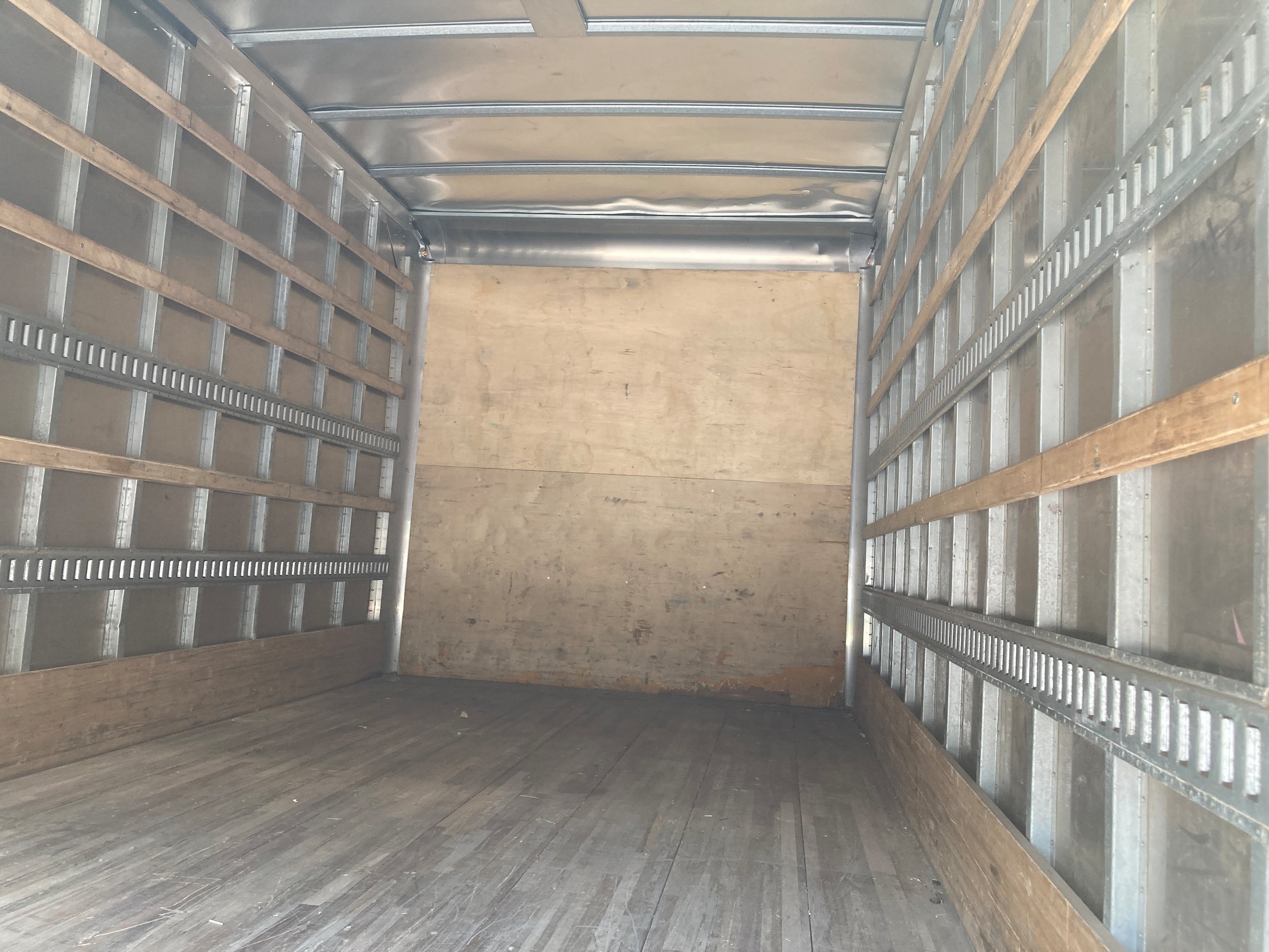 Used 2021 Isuzu NPR RWD image 6