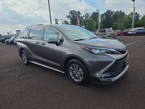 Certified 2024 Toyota Sienna XLE w/ XLE Plus Package AWD/4WD image 1
