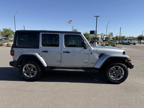 Used 2020 Jeep Wrangler Unlimited Sahara AWD/4WD image 4
