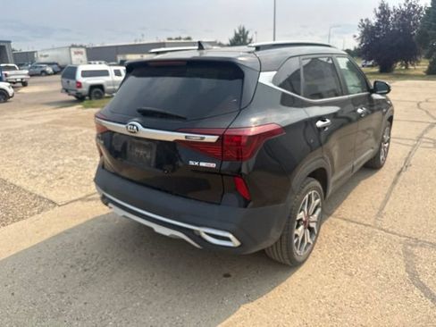 Used 2021 Kia Seltos SX w/ SX Sunroof Package AWD/4WD image 7