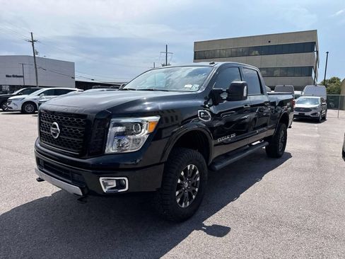 Used 2016 Nissan Titan PRO-4X w/ Pro-4x Convenience Package AWD/4WD image 3