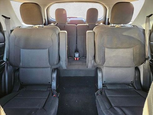 Used 2022 Ford Explorer XLT image 16