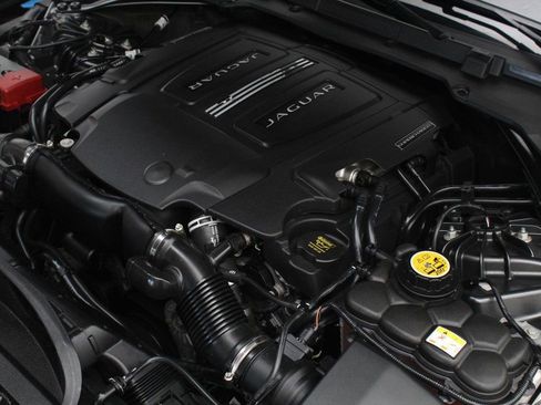 Used 2018 Jaguar XF S image 6