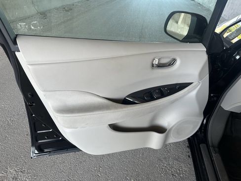 Used 2011 Nissan Leaf SL image 20