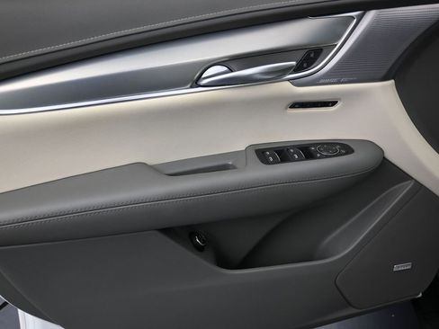 Used 2023 Cadillac XT5 Premium Luxury FWD image 12