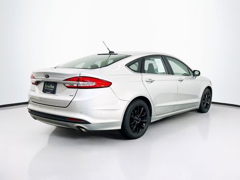 Used 2017 Ford Fusion SE image 9