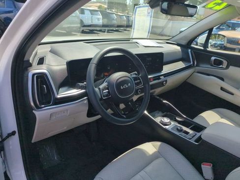 Certified 2025 Kia Sorento EX w/ EX Panoramic Sunroof Package AWD/4WD image 14