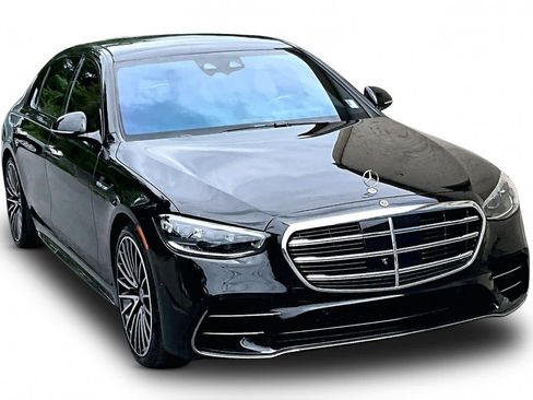 Used 2023 Mercedes-Benz S 580 4MATIC Sedan image 3