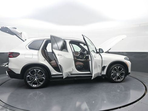 New 2026 BMW X5 xDrive50e image 45