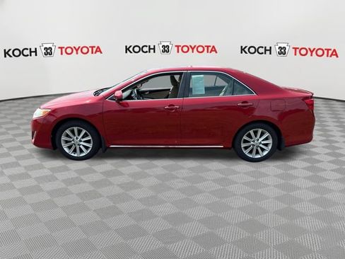 Used 2012 Toyota Camry XLE w/ Leather Pkg FWD image 4