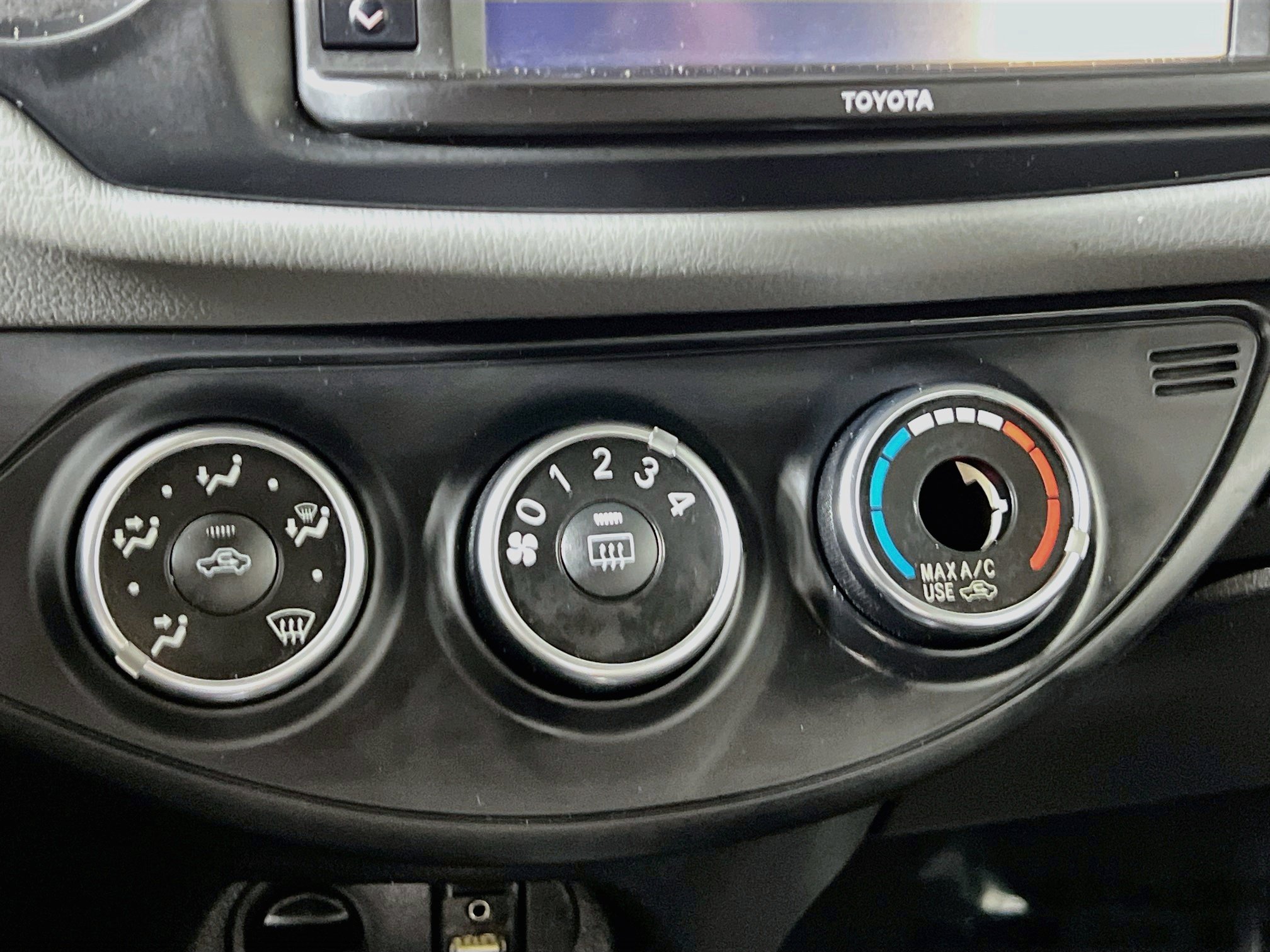 Used 2017 Toyota Yaris L FWD image 25