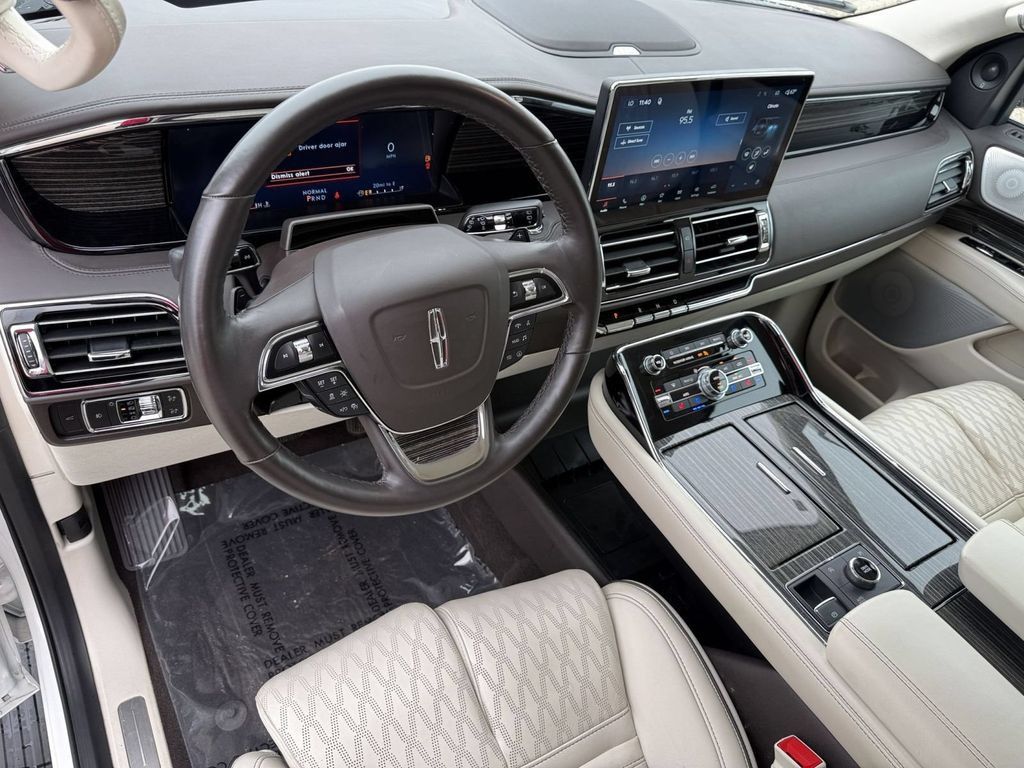 Certified 2023 Lincoln Navigator Black Label AWD/4WD image 11