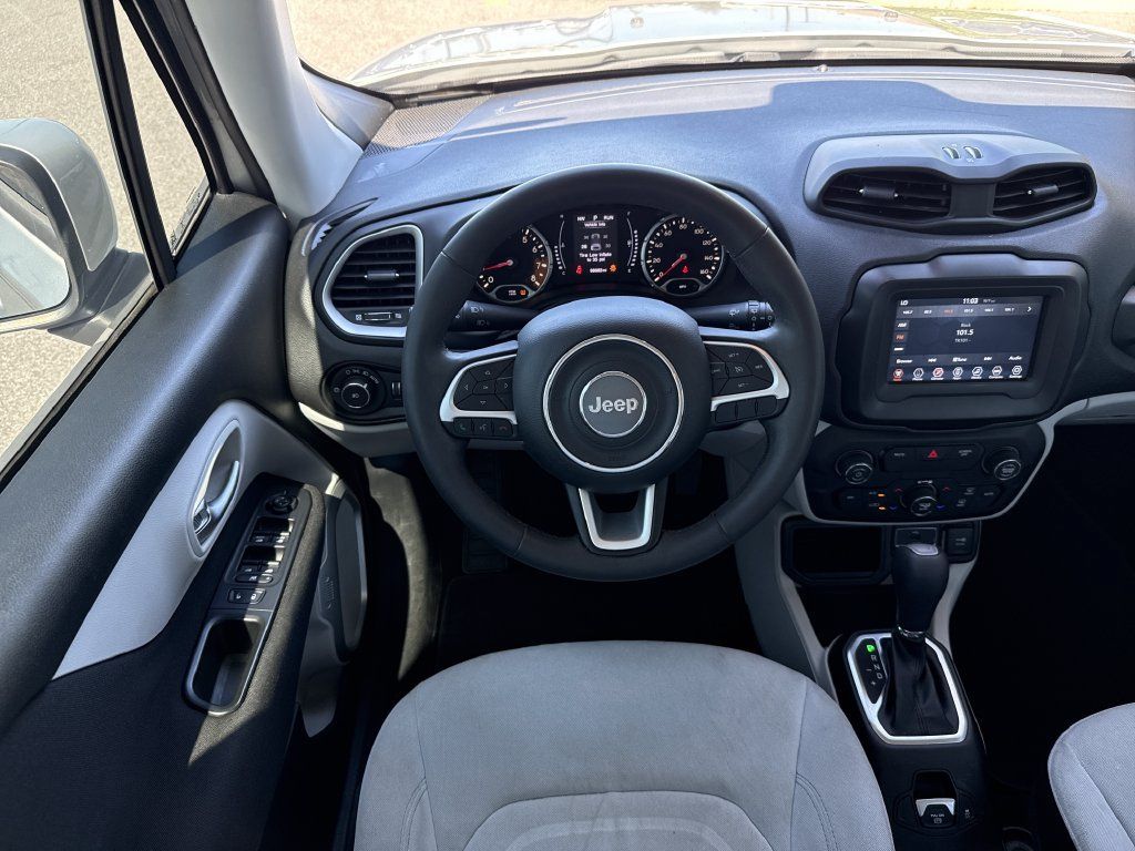 Used 2018 Jeep Renegade Latitude FWD image 14
