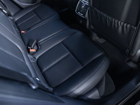 Certified 2026 Porsche Macan AWD/4WD image 47