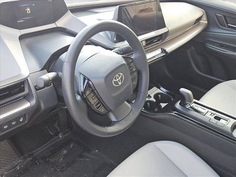 Certified 2025 Toyota Prius XLE FWD image 9