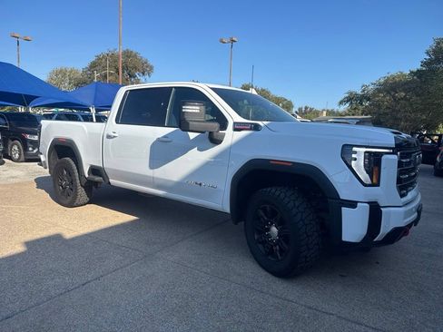 Used 2025 GMC Sierra 2500 AT4 AWD/4WD image 3