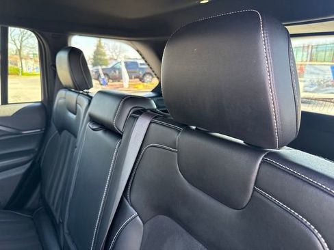 Used 2025 Jeep Grand Cherokee Altitude AWD/4WD image 18