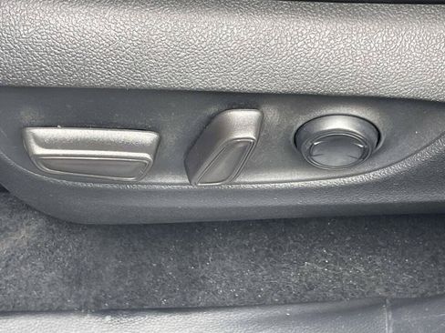 Used 2021 Toyota Highlander XLE AWD/4WD image 18