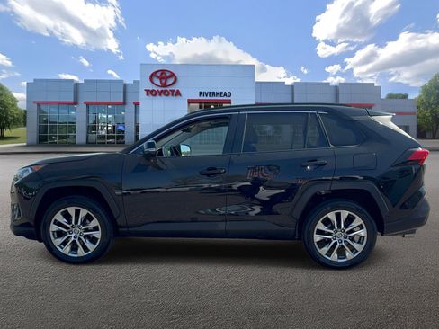 Used 2021 Toyota RAV4 XLE Premium AWD/4WD image 3