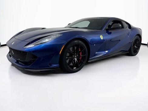 Used 2019 Ferrari 812 Superfast RWD image 2