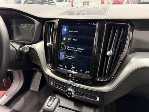 Used 2019 Volvo XC60 T5 Momentum w/ Multimedia Package AWD/4WD image 43