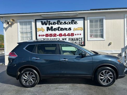 Used 2016 Nissan Rogue SL w/ SL Premium Package image 2