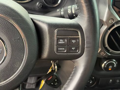 Used 2018 Jeep Wrangler Unlimited Rubicon w/ Connectivity Group AWD/4WD image 27