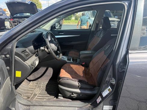 Used 2010 Subaru Outback 2.5i Premium AWD/4WD image 8