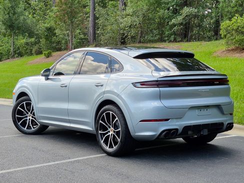 Certified 2026 Porsche Cayenne GTS AWD/4WD image 3