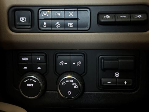 Used 2024 Chevrolet Tahoe Premier AWD/4WD image 60