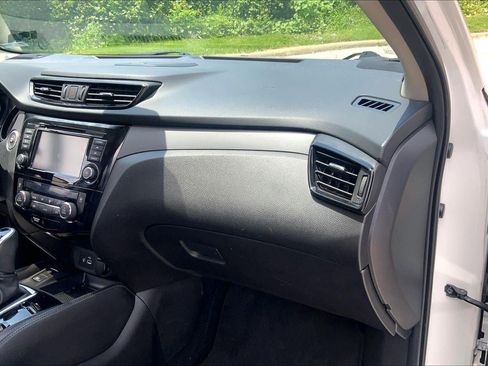 Used 2020 Nissan Rogue Sport SL w/ Premium Package FWD image 17