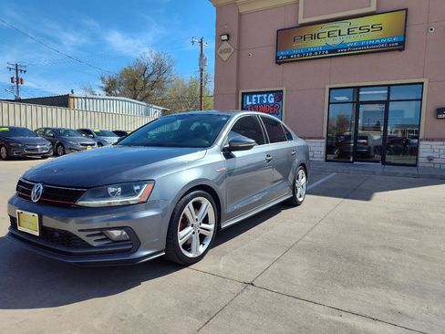 Used 2017 Volkswagen Jetta GLI image 8