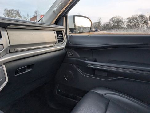 Used 2023 Ford Expedition Max XLT image 29