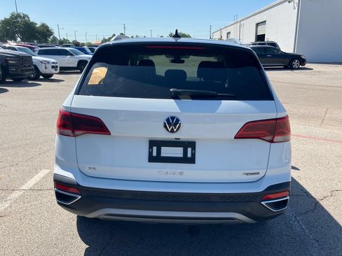Used 2024 Volkswagen Taos SE AWD/4WD image 4