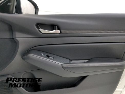 Used 2025 Nissan Altima 2.5 SV FWD image 25