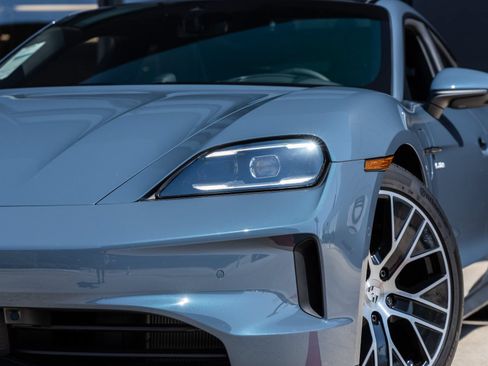 Certified 2026 Porsche Taycan AWD/4WD image 17