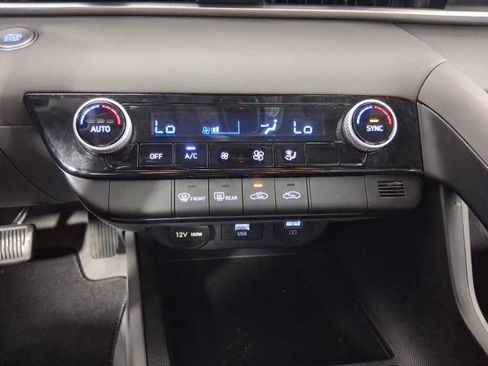 Used 2023 Hyundai Elantra SEL w/ Cargo Package FWD image 18
