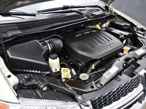 Used 2016 Dodge Grand Caravan SXT w/ Rear Park Assist Package image 58