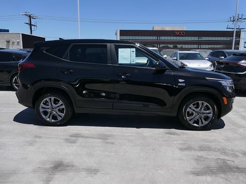 Used 2023 Kia Seltos LX AWD/4WD image 2
