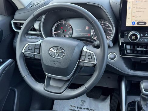 Certified 2025 Toyota Highlander XLE image 13