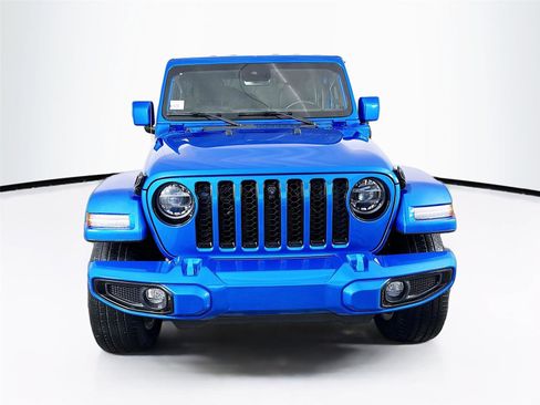 Used 2022 Jeep Wrangler Unlimited Sahara image 2