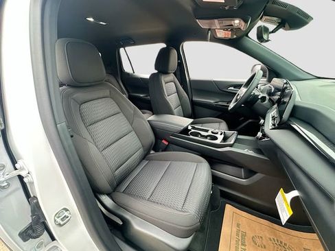 New 2026 Chevrolet Equinox LT w/ Safety and Technology Package FWD image 30