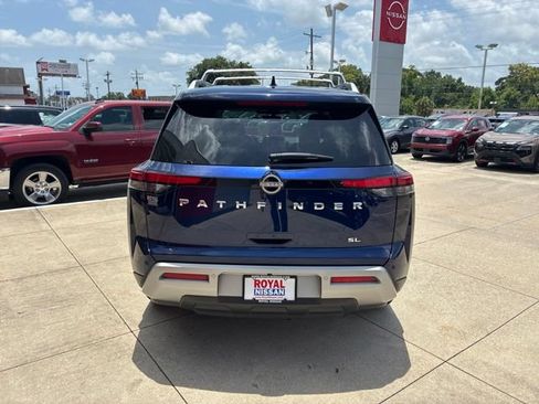 Used 2024 Nissan Pathfinder SL w/ SL Premium Package FWD image 6