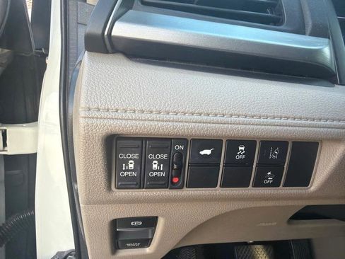 Used 2018 Honda Odyssey EX-L image 22